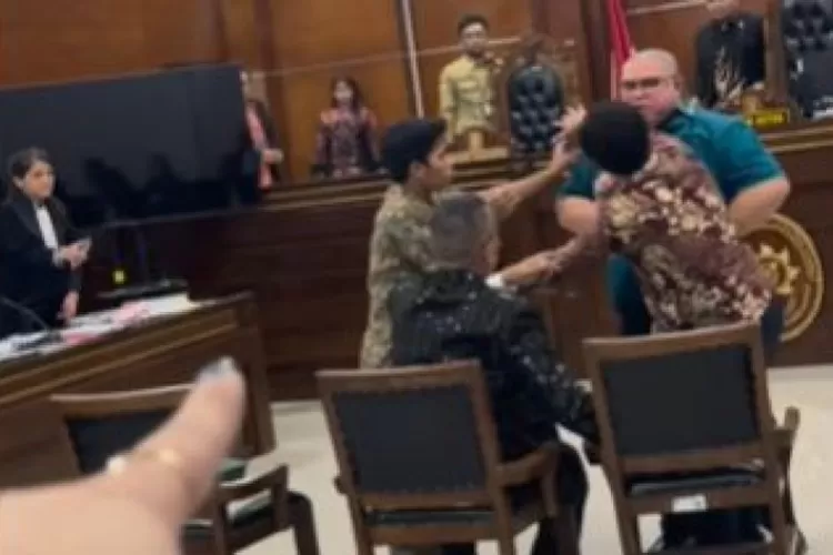 Duduk Perkara Ricuh Hotman Paris vs Razman Nasution di Ruang Sidang